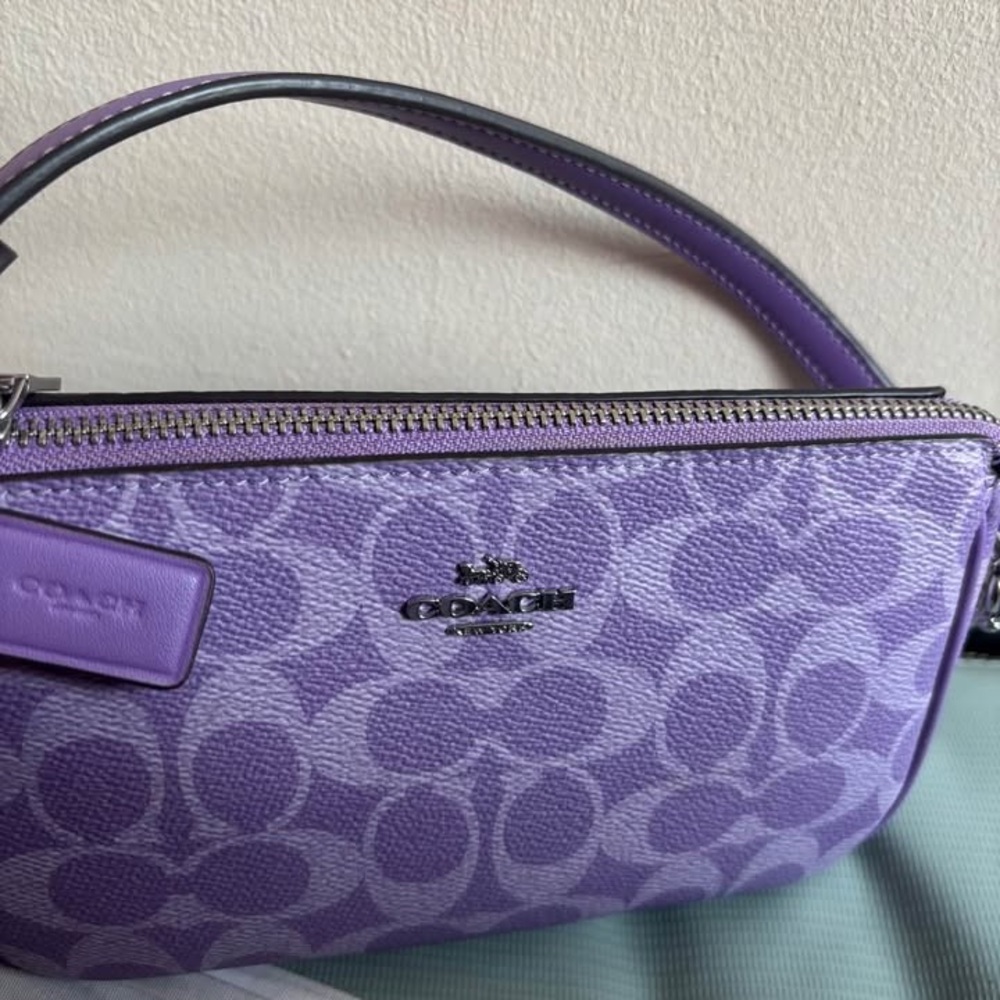 Coach Lavender Wristlet Bag - Picture 3 of 4